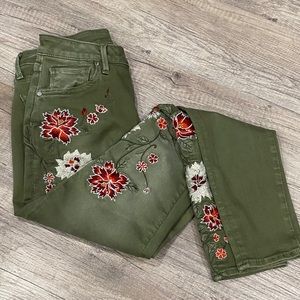 Driftwood olive Jackie jeans w/flower embroidery